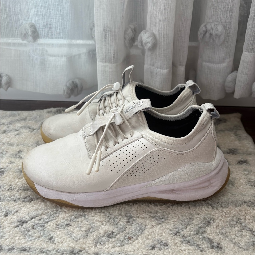 Clove White Sneakers